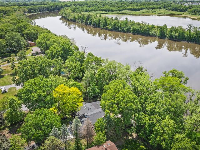 11602 Bend River Road, Roscoe, IL 61073