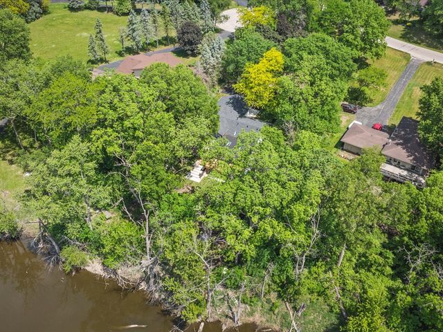 11602 Bend River Road, Roscoe, IL 61073