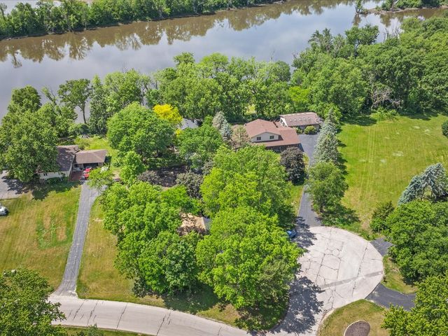 11602 Bend River Road, Roscoe, IL 61073