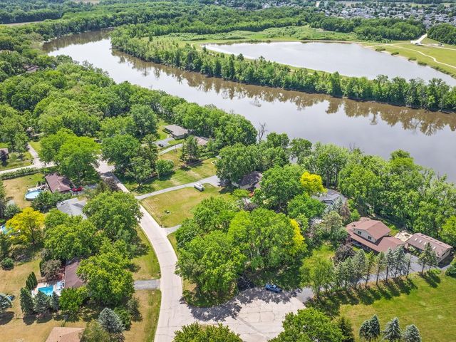 11602 Bend River Road, Roscoe, IL 61073