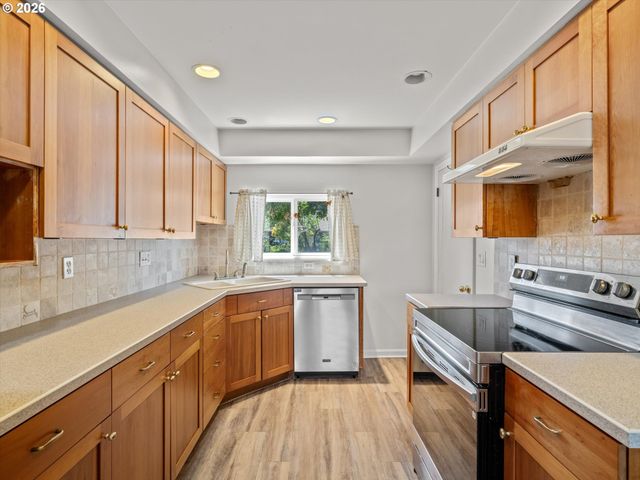 6144 N WILLAMETTE Blvd, Portland, OR 97203