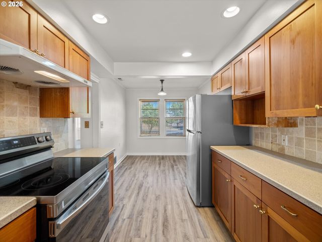 6144 N WILLAMETTE Blvd, Portland, OR 97203
