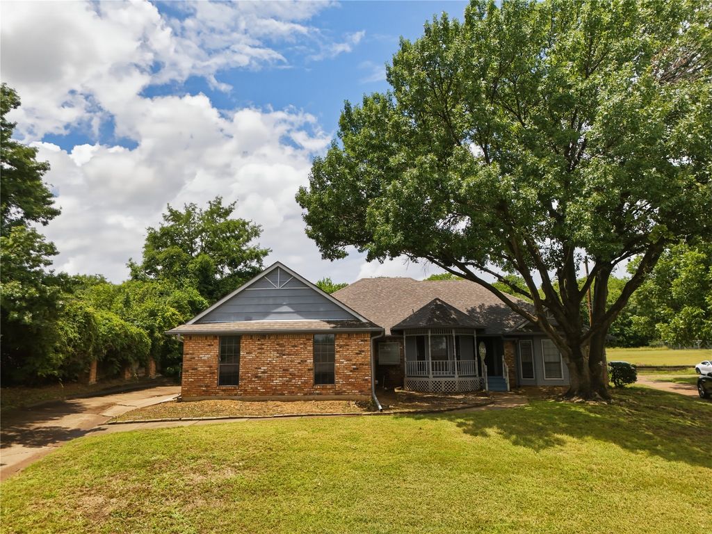1905 Wedgewood Drive, Grand Prairie, TX 75050