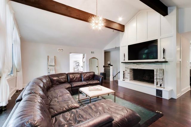 35 Windsor Drive, Oak Brook, IL 60523