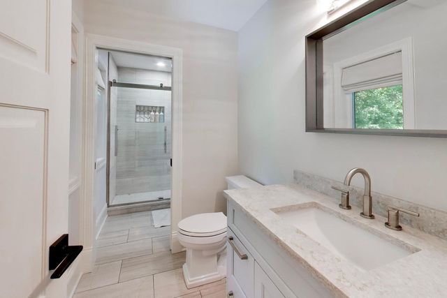 35 Windsor Drive, Oak Brook, IL 60523