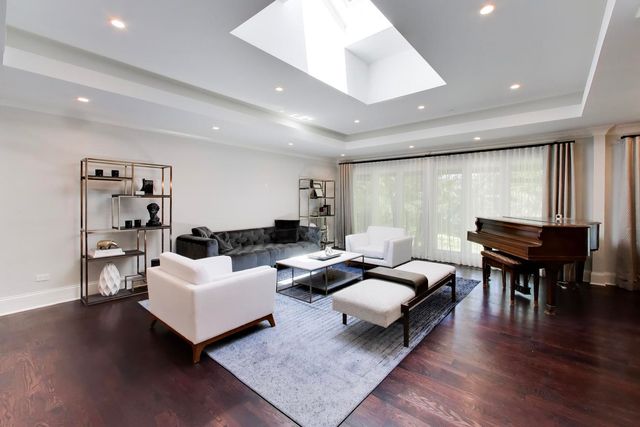 35 Windsor Drive, Oak Brook, IL 60523