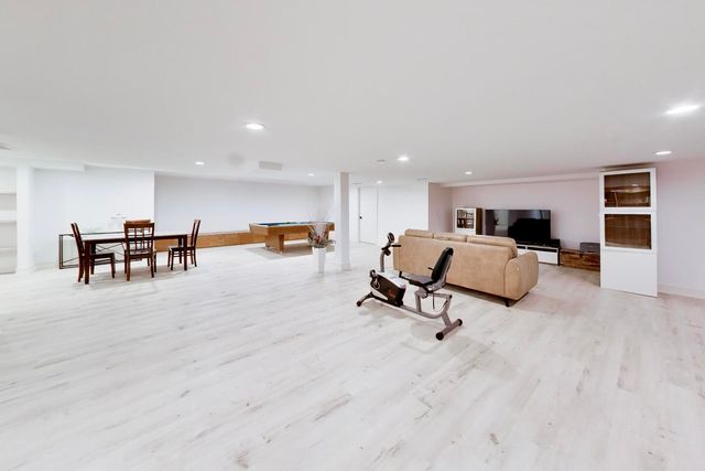 35 Windsor Drive, Oak Brook, IL 60523