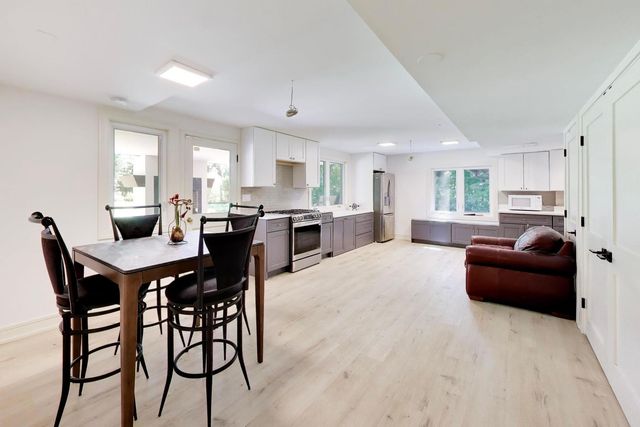 35 Windsor Drive, Oak Brook, IL 60523