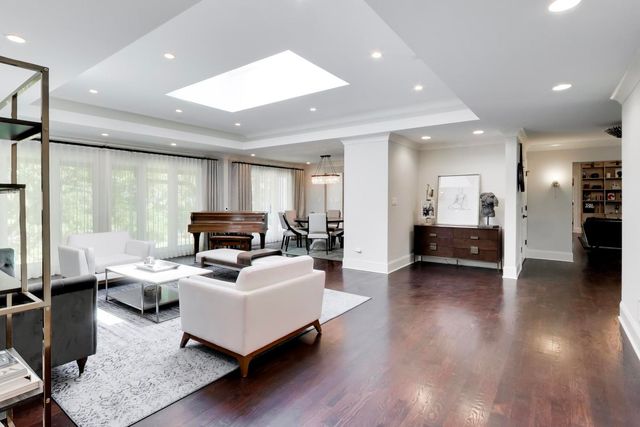35 Windsor Drive, Oak Brook, IL 60523