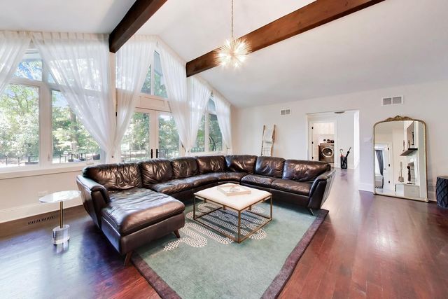 35 Windsor Drive, Oak Brook, IL 60523