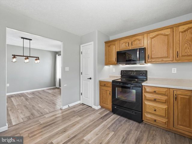 6 FEATHER DR, Shippensburg, PA 17257