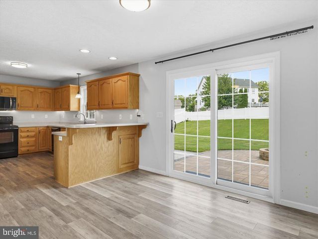 6 FEATHER DR, Shippensburg, PA 17257