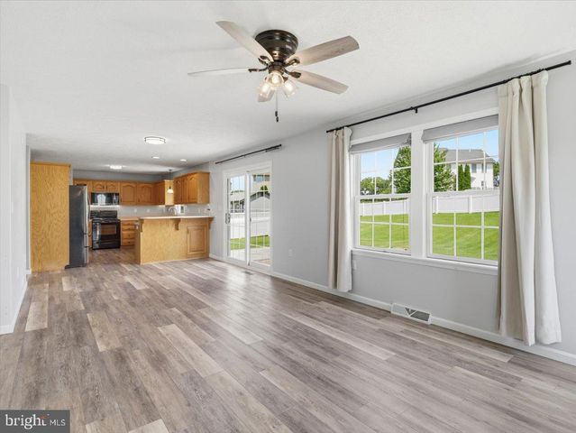 6 FEATHER DR, Shippensburg, PA 17257