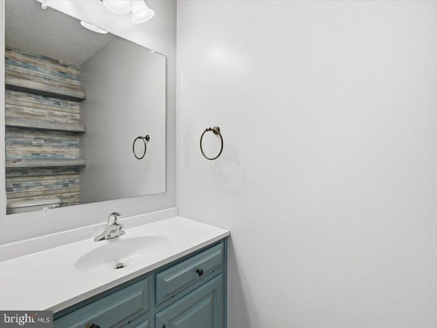 6 FEATHER DR, Shippensburg, PA 17257