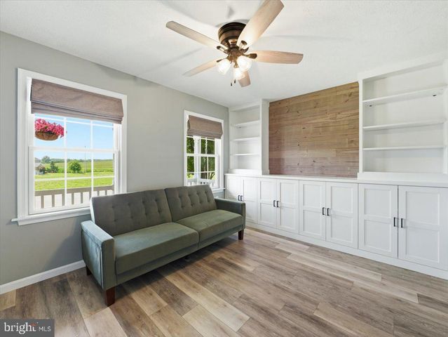 6 FEATHER DR, Shippensburg, PA 17257