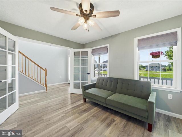 6 FEATHER DR, Shippensburg, PA 17257