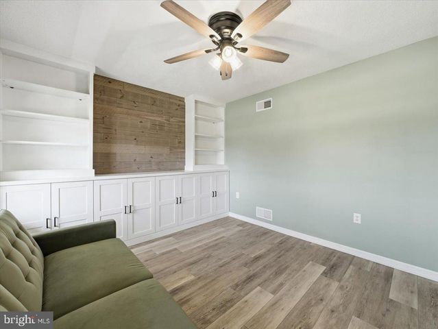 6 FEATHER DR, Shippensburg, PA 17257