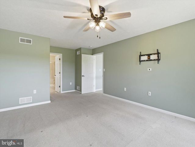 6 FEATHER DR, Shippensburg, PA 17257