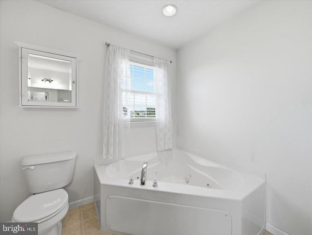 6 FEATHER DR, Shippensburg, PA 17257