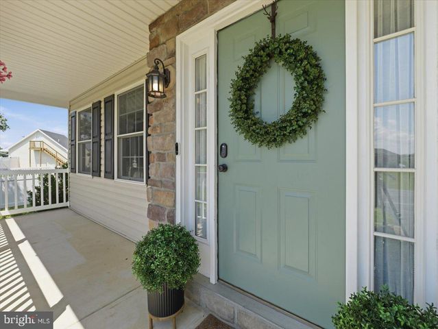 6 FEATHER DR, Shippensburg, PA 17257