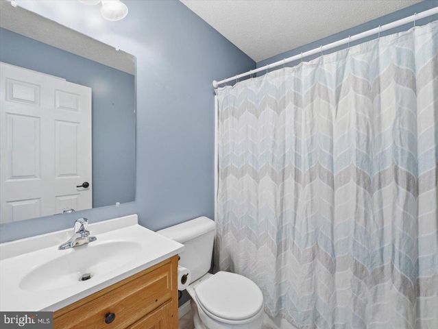 6 FEATHER DR, Shippensburg, PA 17257