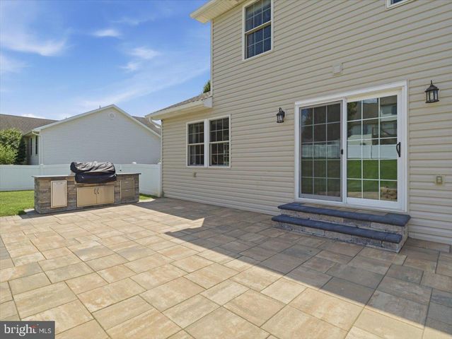 6 FEATHER DR, Shippensburg, PA 17257