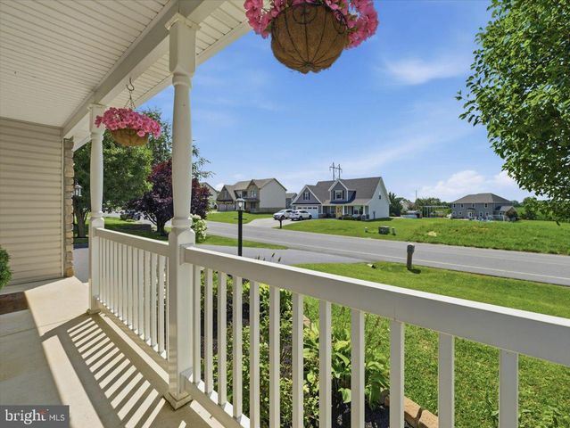 6 FEATHER DR, Shippensburg, PA 17257