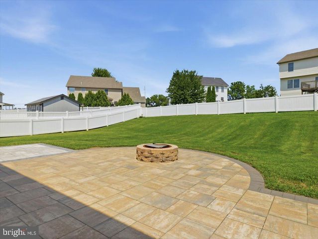 6 FEATHER DR, Shippensburg, PA 17257