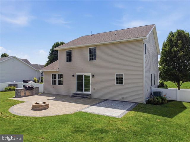 6 FEATHER DR, Shippensburg, PA 17257