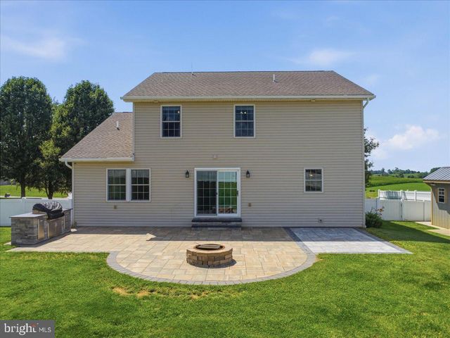 6 FEATHER DR, Shippensburg, PA 17257