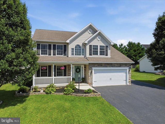 6 FEATHER DR, Shippensburg, PA 17257