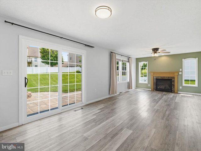 6 FEATHER DR, Shippensburg, PA 17257