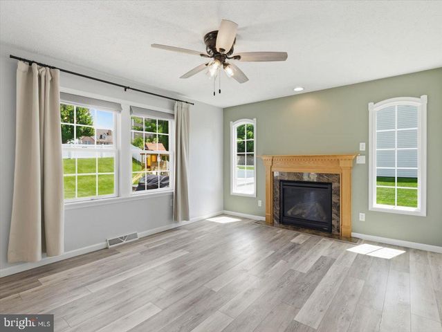 6 FEATHER DR, Shippensburg, PA 17257