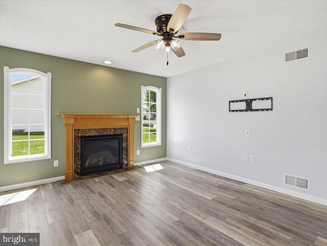 6 FEATHER DR, Shippensburg, PA 17257