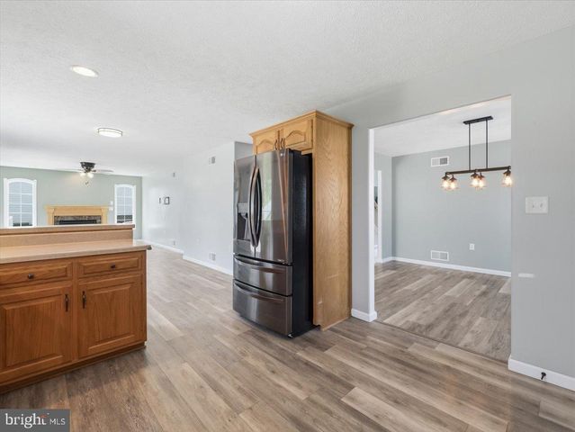 6 FEATHER DR, Shippensburg, PA 17257