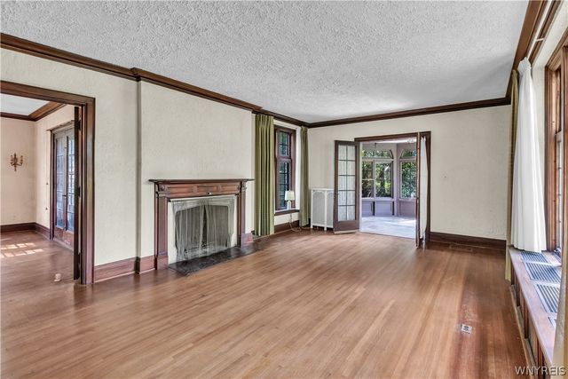 910 James Avenue, Niagara Falls, NY 14305