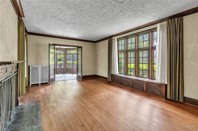 910 James Avenue, Niagara Falls, NY 14305