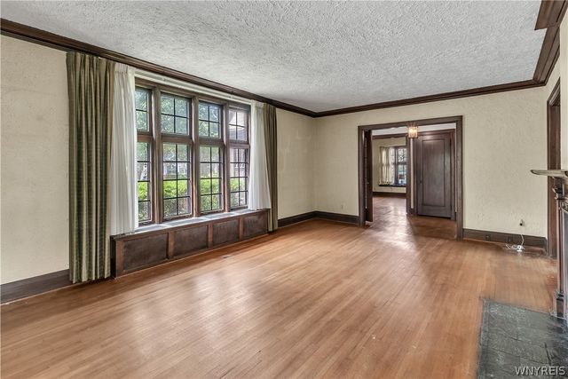 910 James Avenue, Niagara Falls, NY 14305