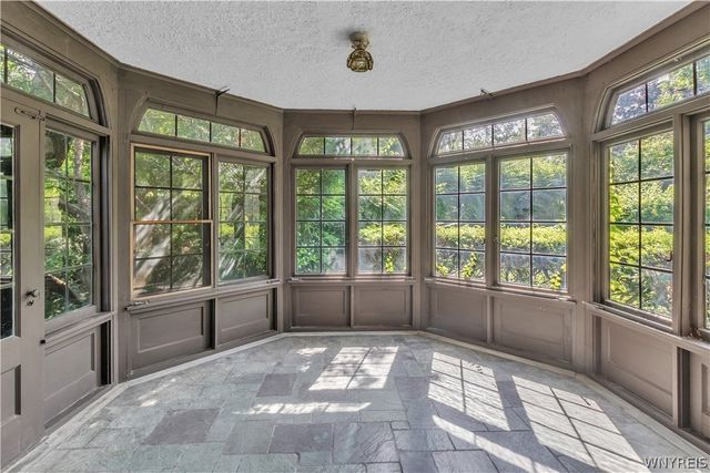 910 James Avenue, Niagara Falls, NY 14305