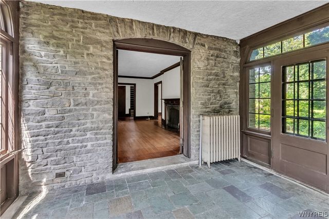 910 James Avenue, Niagara Falls, NY 14305