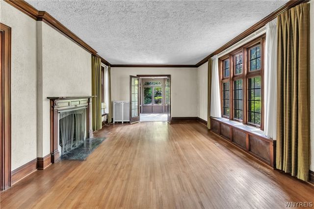 910 James Avenue, Niagara Falls, NY 14305