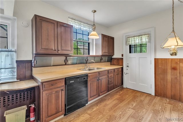 910 James Avenue, Niagara Falls, NY 14305