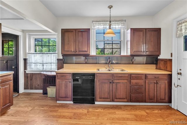 910 James Avenue, Niagara Falls, NY 14305