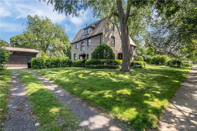 910 James Avenue, Niagara Falls, NY 14305