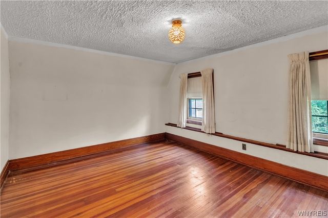 910 James Avenue, Niagara Falls, NY 14305