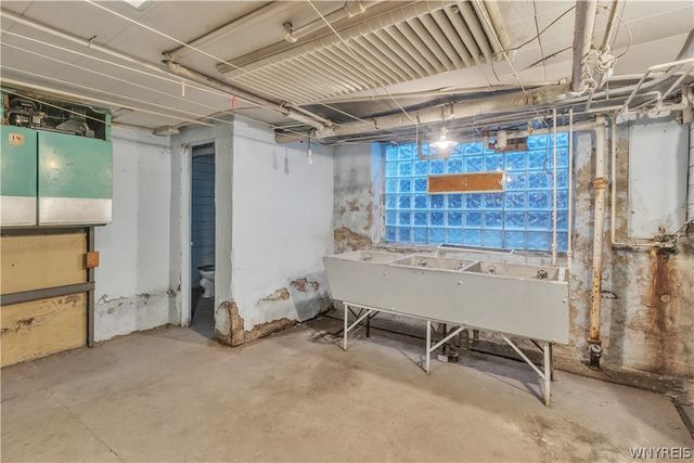 910 James Avenue, Niagara Falls, NY 14305
