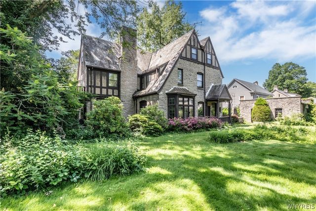 910 James Avenue, Niagara Falls, NY 14305