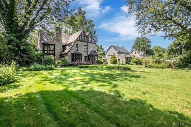 910 James Avenue, Niagara Falls, NY 14305