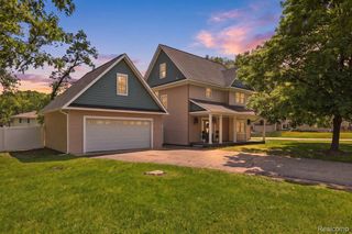5685 Crescent Road, Waterford Charter Township, MI 48327