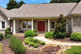 1005 Chateau Forest Road, Hoschton, GA 30548